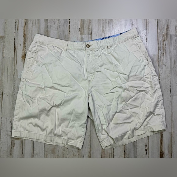 Tommy Bahama Chino Shorts Men's 42 Performance Athletic Cream - Picture 1 of 9